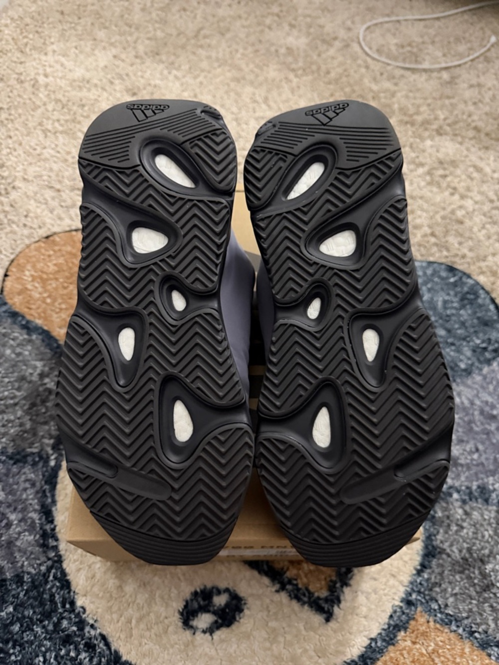 Yeezy 700 MNVN Men’s Sneakers - Picture 3 of 8